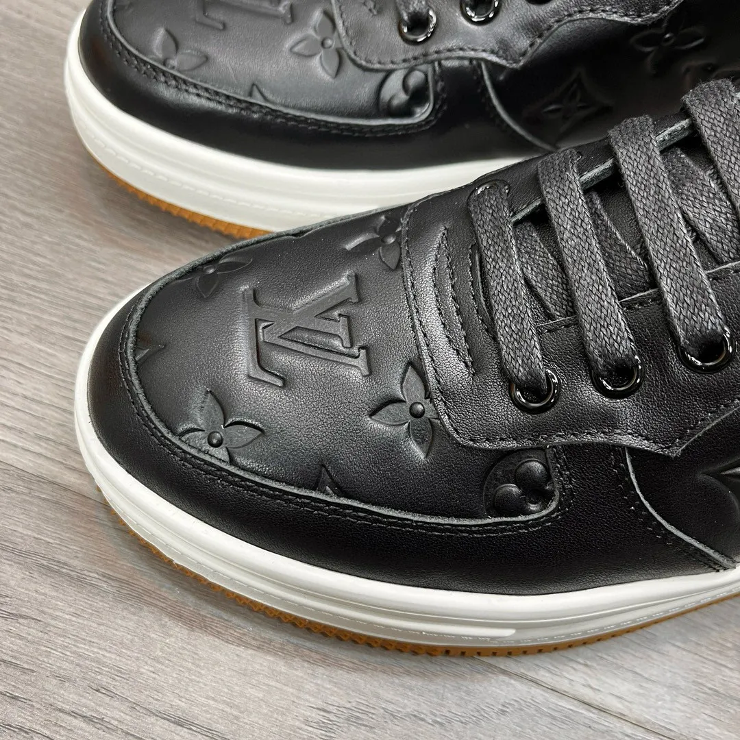 Ex-factory price: 400💰LV's latest casual men's shoes👉 👉 Popular casual fashion style, 💞 Simple and elegant style, 🔊 The fabric is made of imported cowhide, ☑️Comfortable sheepskin lining, original wear-resistant rubber outsole, real photos of classic models at the counter, two colors available, size: 38-44, (45 can be customized)